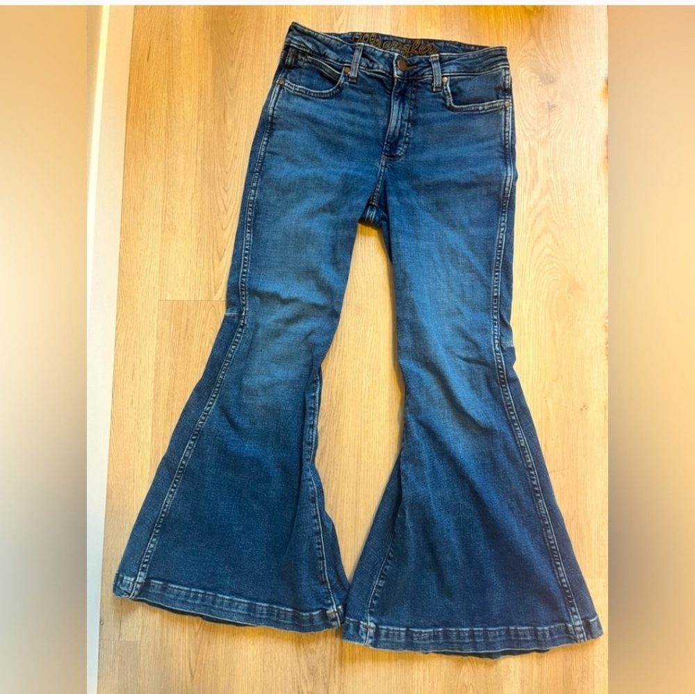 Women’s Retro High Rise Trumpet Flare Jeans - Size 28 x 30